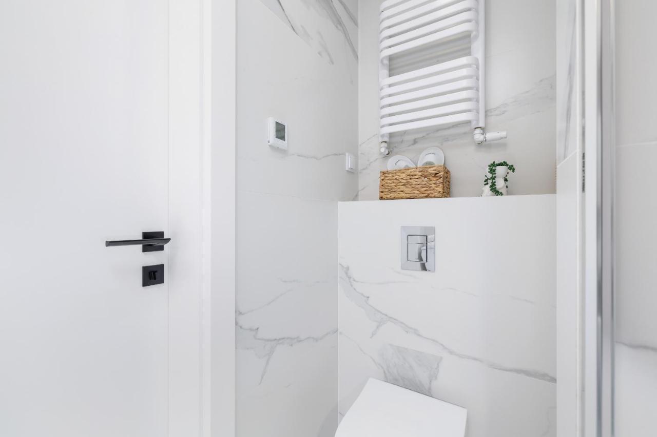 Apartment Lux Kosciuszki 39 With Parking, Gym, Sauna & Swimming Pool By Renters Prestige Krakow